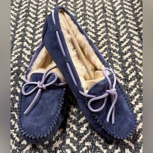 UGG Dakota Water Resistant Loafer Slipper in Navy and Purple Size 7
